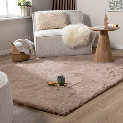 Flauschiger Teppich Taupe